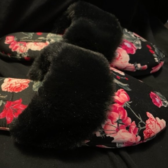 Victoria's Secret Floral Satin Slippers  faux fur trim. Size L  Black pink NWOT - Picture 5 of 12
